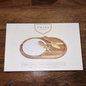 NWT Twine Gourmet Wood and Ceramic cheese board